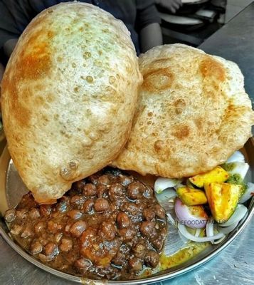  Chhole Bhature: Một Món Ăn Sảng Khoái Vô Cùng và Dòng Chảy Ngon Lành của Văn Hóa Pakistan!