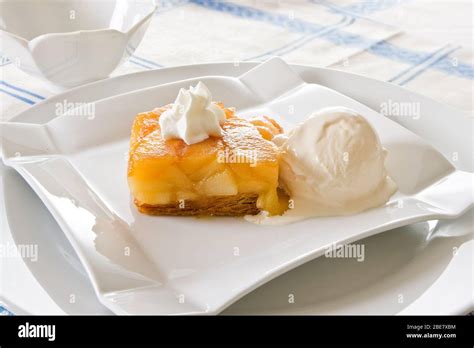  Tarte Tatin, Một Sự Hoà Qủy Của Quả Thắng Dừa Và Kem Vani Phủ Bên Trên!